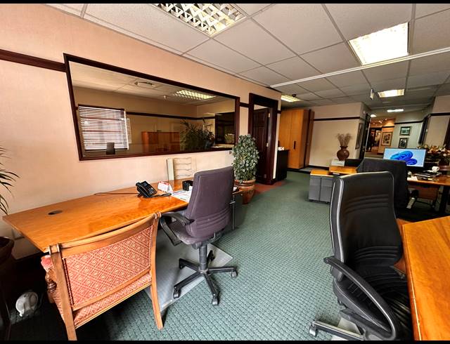 486M² OFFICE TO LET IN HOUGHTON ESTATE